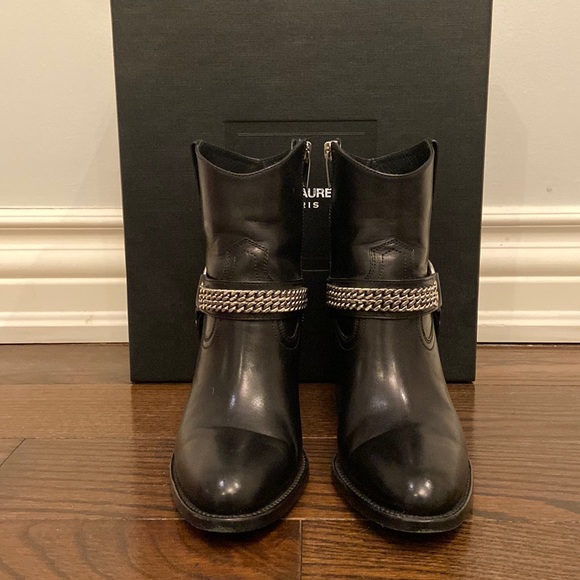 Saint Laurent Wyatt boots with chain - Picture 2 of 11